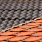 Dachówka płaska czy falista – co jest lepszym wyborem?