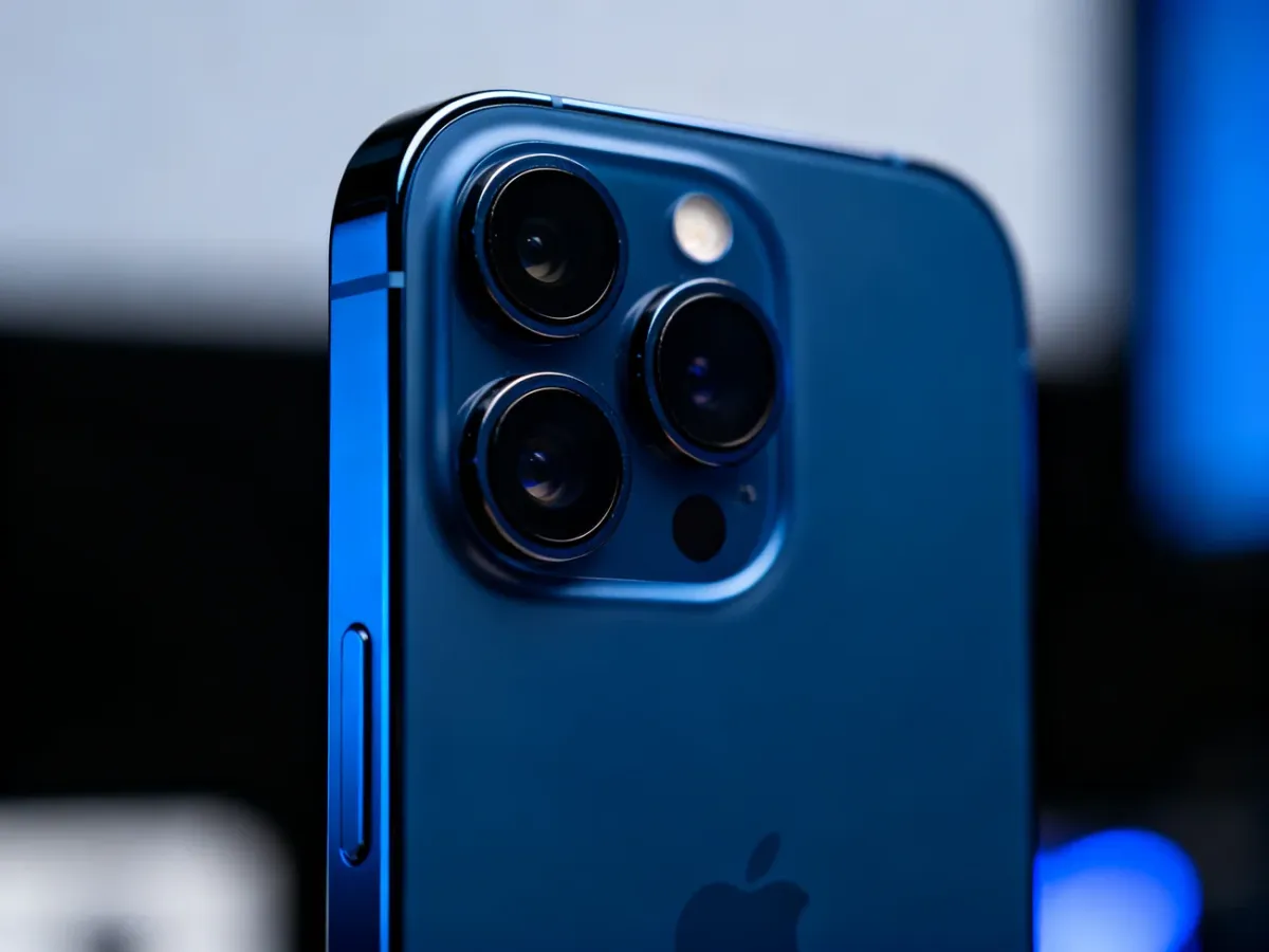Tylny aparat iPhone’a 17 Pro z trzema obiektywami