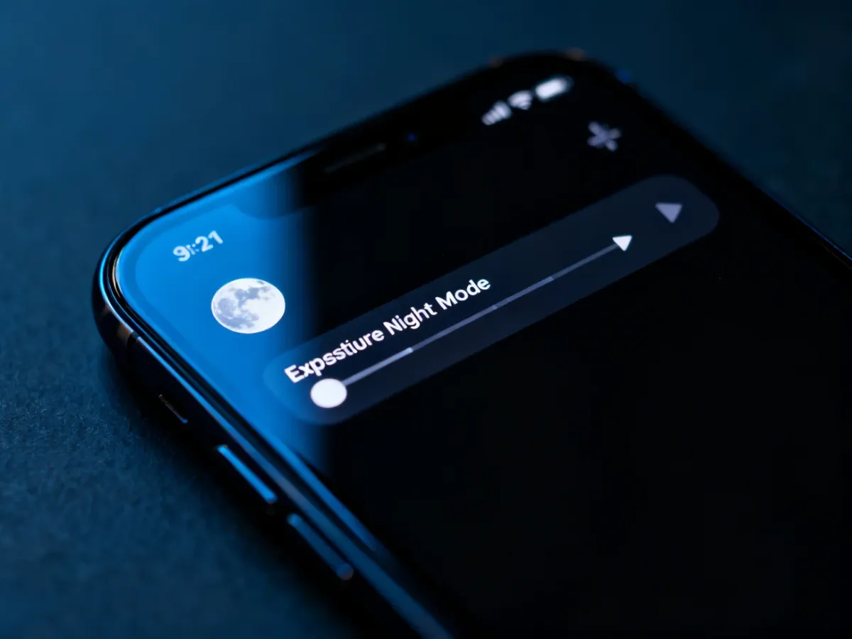 Smartphone camera with the night mode moon control being turned off